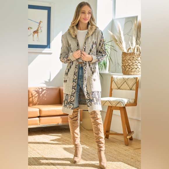 322. LAST 1!🛑 AT COST! Bohemian FAUX FUR hood Sweater tan Aztec Cardigan zip - Picture 4 of 8